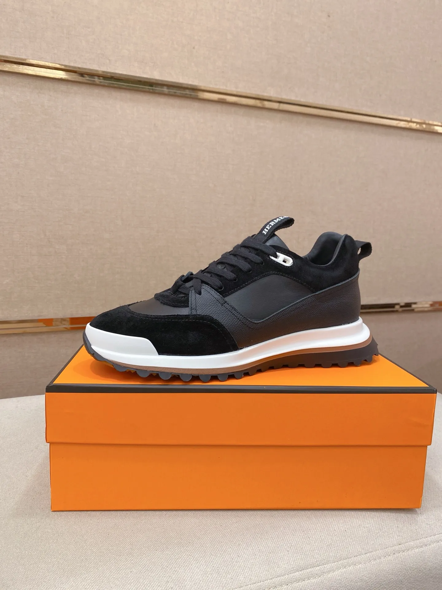 Men's clothing and shoes💰: 520💰《HERMES》【Classic original single version】Hermès; top 🔝purchasing agent🔍🔍men's latest 🇺🇸 counter sales simultaneously, original imported from Italy ▲▲first-layer cowhide ▲▲ (high-end, nobility, class) times) Exquisite workmanship (Italian 🇮🇹Imported water-dyed 🐂cowhide lining) sole: Original sole provided by the original factory, ⚠️exclusive double-layer activity·TPR·rubber·combined molded outsole; super comfortable·wear-resistant·non-slip·environmental protection The real thing is more beautiful if you take the real thing (high quality, follow the order), you can enter and exit the counter at will * Number of yards: 38·39·40·41·42·43·44# (can be customized 45.)
